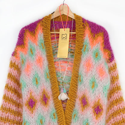 Strikkeopskrift – Chunky Mohair-jakke Flora nr.12 (ENG-DE-NL-ES-FR-IT-DA-SV-NO)